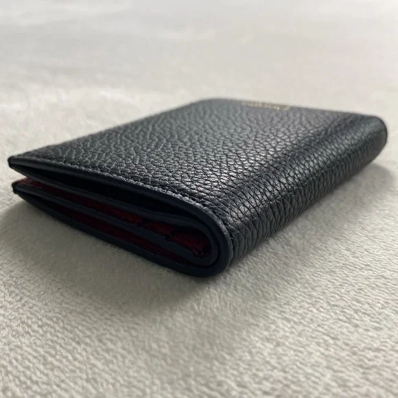 Tom Ford Full Grain Pebbled Calf Leather Bifold Cardholder (Black/Dark Red) - Picture 7 of 16